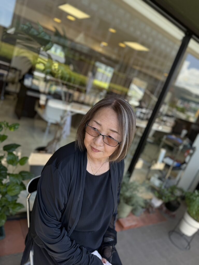 白髪ぼかし ハイライト コントラストハイライト 福岡白髪ぼかし 春日市白髪ぼかし 大野城市白髪ぼかし 春日市美容室 春日美容室 女性 白髪染め グレイヘアー グレイカラー 白髪 人気の美容室 近くの美容室 美容室 美容院 ART of hair アートオブヘアー Aujua トリートメント