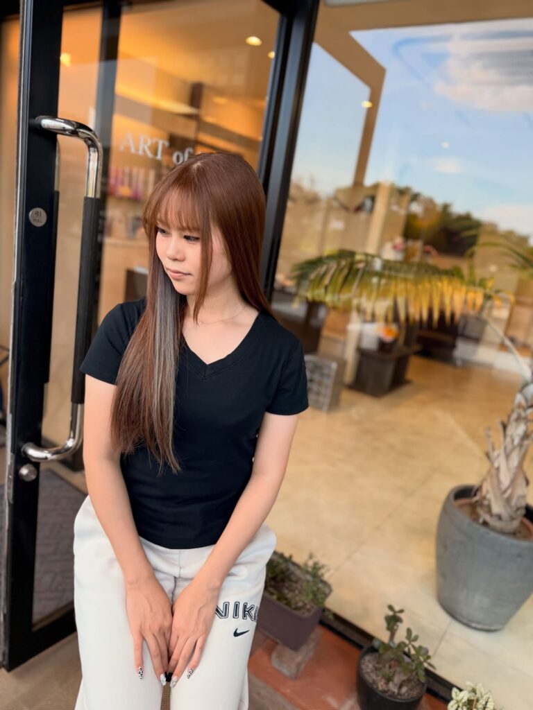 フェイスフレーミング インナーカラー 派手髪 セミロング ノンブリーチダブルカラー 福岡 春日市 美容室 ART of hair アートオブヘアー
